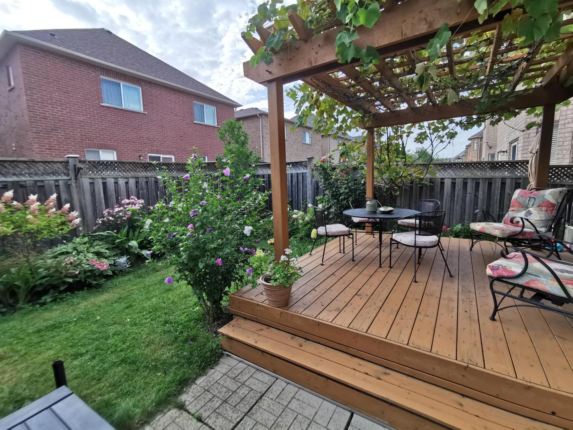 4 Bedroom 3 Washroom Charming Home In Markham With Warm Cozy Vibe Exterior photo